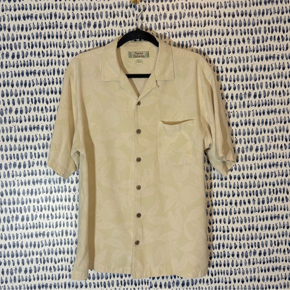 Tommy Bahama Men’s 100% Silk Button Up Shirt sz M beach Hawaiian Lightweight